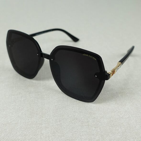  ​نظارات شمسية للنساء بتصميم أنيق Lunettes Pour Femme Avec Un Beau Design D77.710-4​